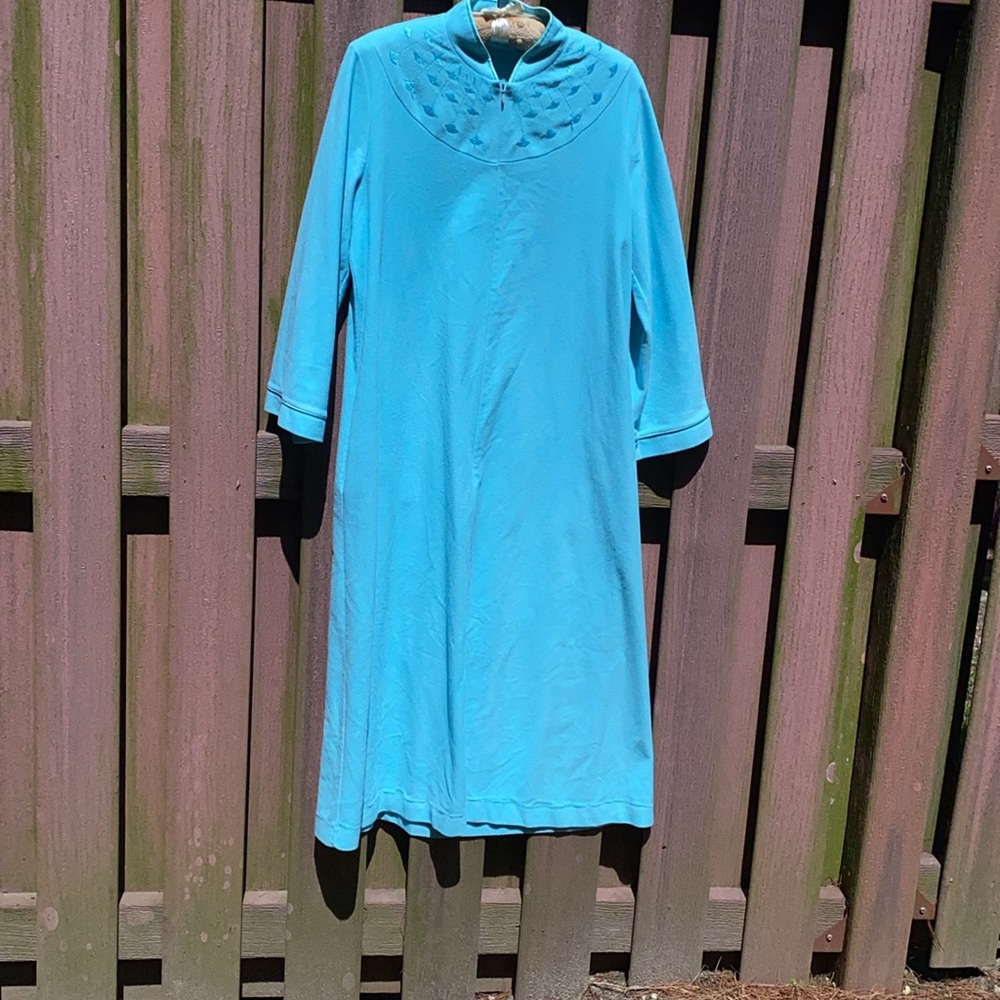 Vintage JC Penny Ladies Velour Blue 3/4 Zipper with Embroidery around Neck SZ S